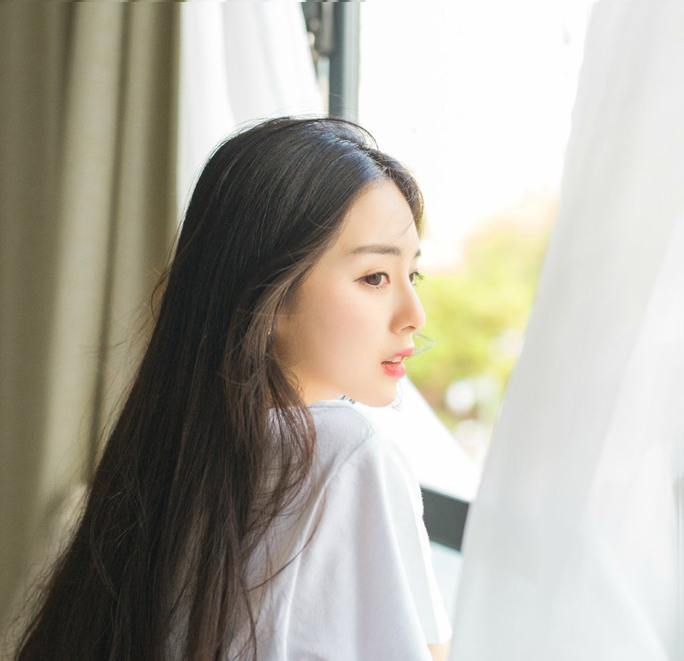 “已经被看压在军营之中，此人虽然愚忠，却也不失为一条汉子，平日里待我们不错，若非刘璋无道，我等也不愿意与他为难，还望先生莫要怪罪。”邓贤苦笑道。